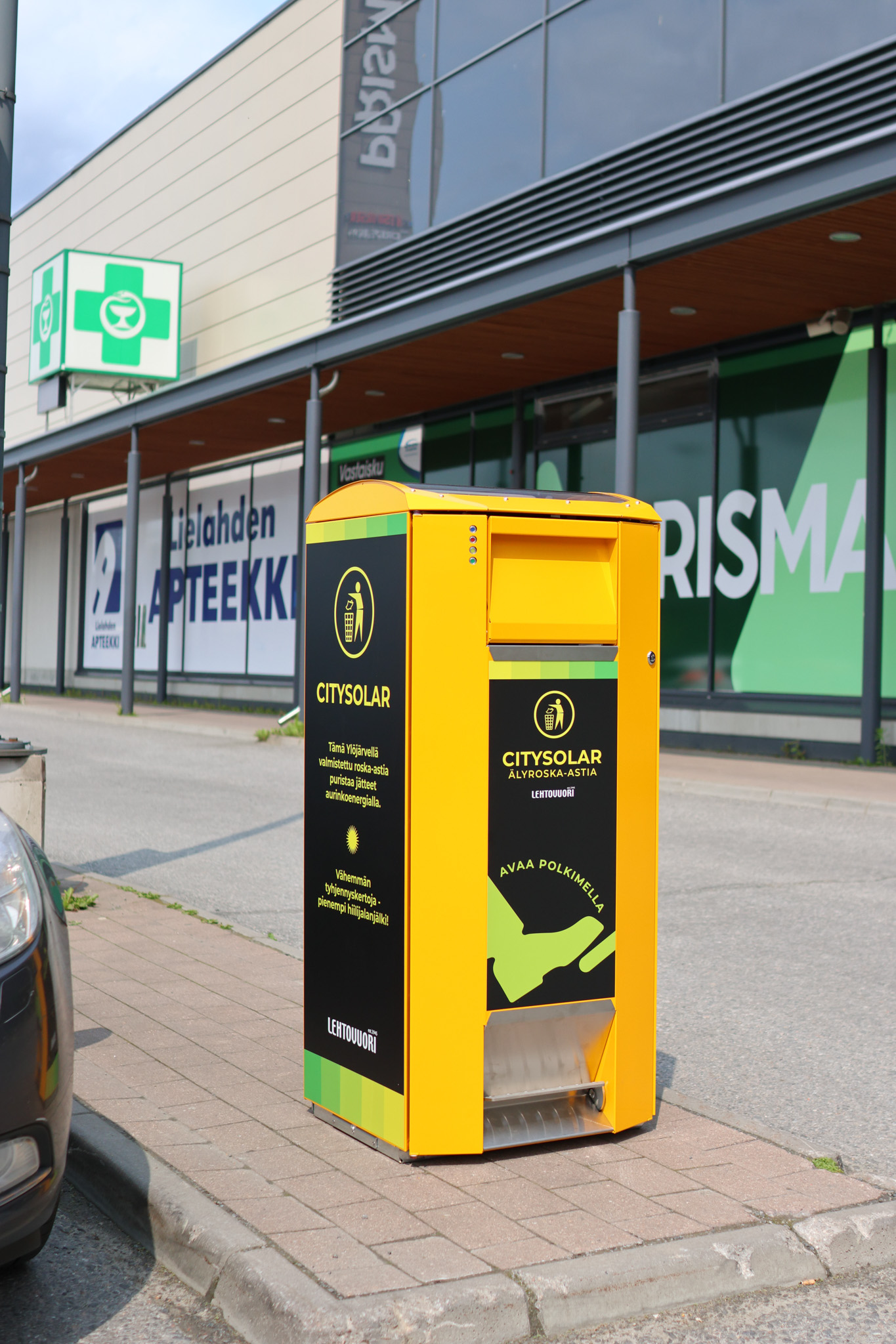 Solar powered smart bin City Solar fits a standard 120 and 240-litre wheelie bin without any adjustments. Link to the smart bin product page.